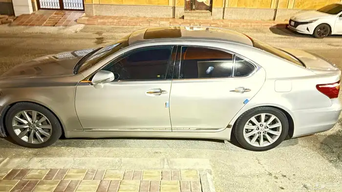 لكزس LS460 9