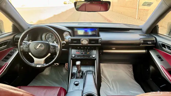 لكزس IS F SPORT 300 2018 11