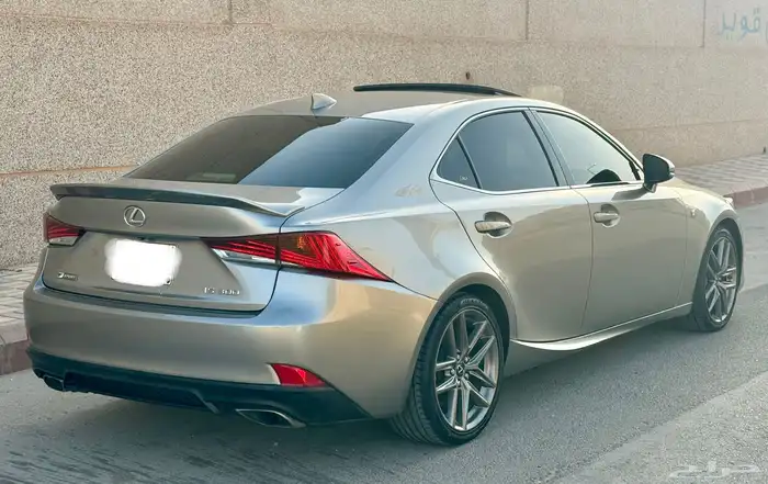 لكزس IS F SPORT 300 2018 4