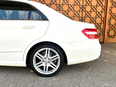 مرسيدس 550 E بحالة المصنع 2010 (تم البيع) 17