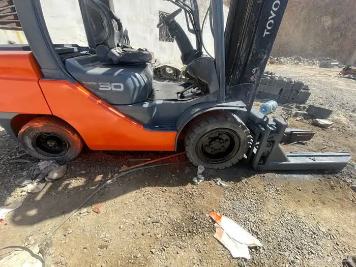 رافعات شوكية تويوتا 3 طن وزراعة بلك وطني للبيع 22