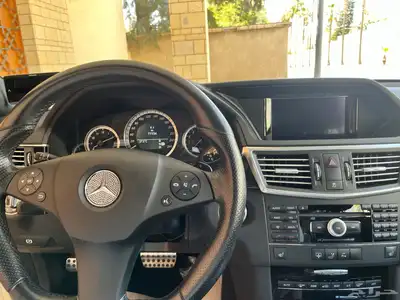 مرسيدس 550 E بحالة المصنع 2010 (تم البيع) 33