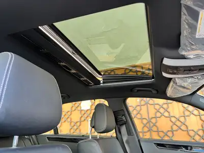 مرسيدس 550 E بحالة المصنع 2010 (تم البيع) 32