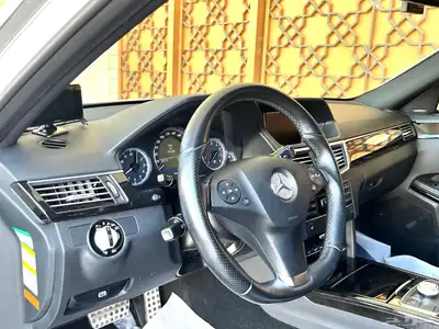 مرسيدس 550 E بحالة المصنع 2010 (تم البيع) 26
