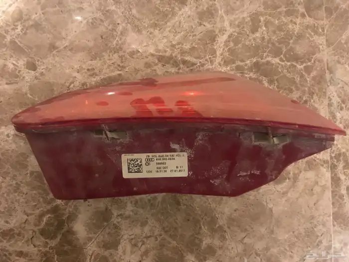 اسطب نص الي على شنطه أوديA8 2012 4