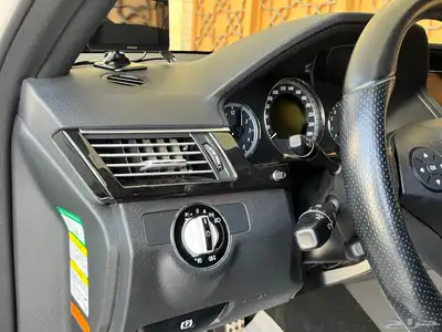 مرسيدس 550 E بحالة المصنع 2010 (تم البيع) 28