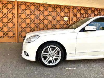 مرسيدس 550 E بحالة المصنع 2010 (تم البيع) 4