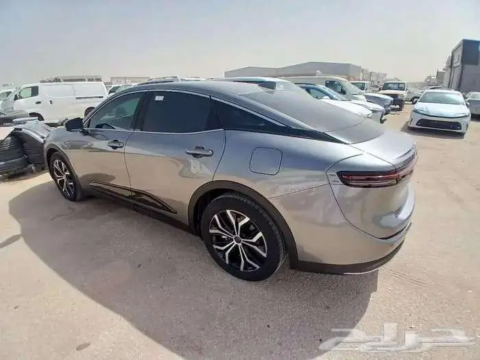 تويوتا كراون بريميوم مستخدم نظيف 2023 1
