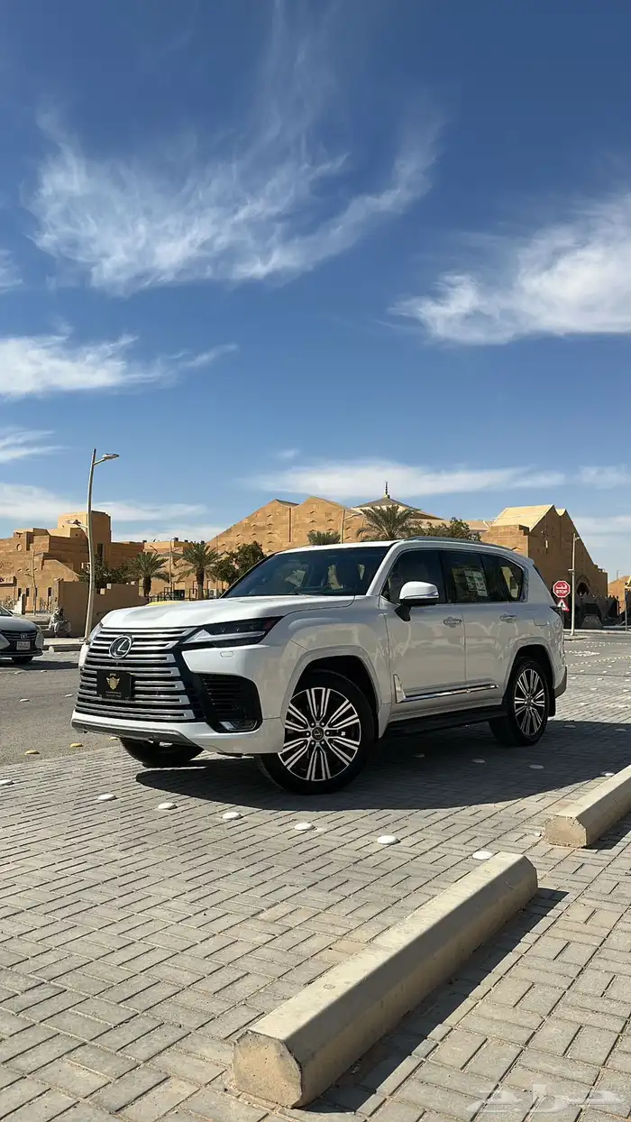 جيب لكزس للايجار جديد تامين شامل 1