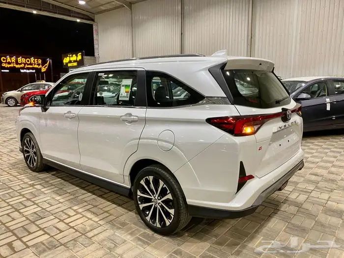 تويوتا فيلوز 2025 GLX 19