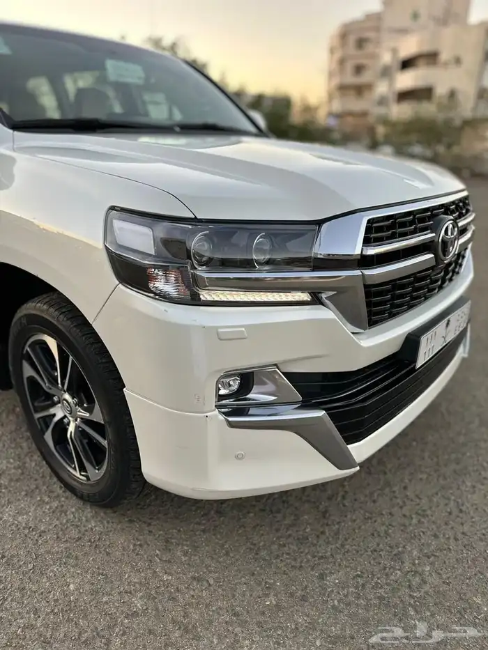 لاندكروزر تورنق مخزن 2021 عبداللطيف جميل 4