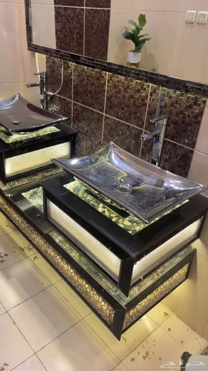 حوضين مغاسل متصل بالديكور مع مرايا كبيره مقاس تقريبا  170 2
