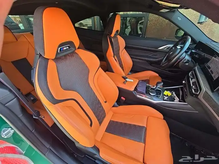 2024 BMW M4 Coupe Competition شبه اصفار اللون الجديد 5