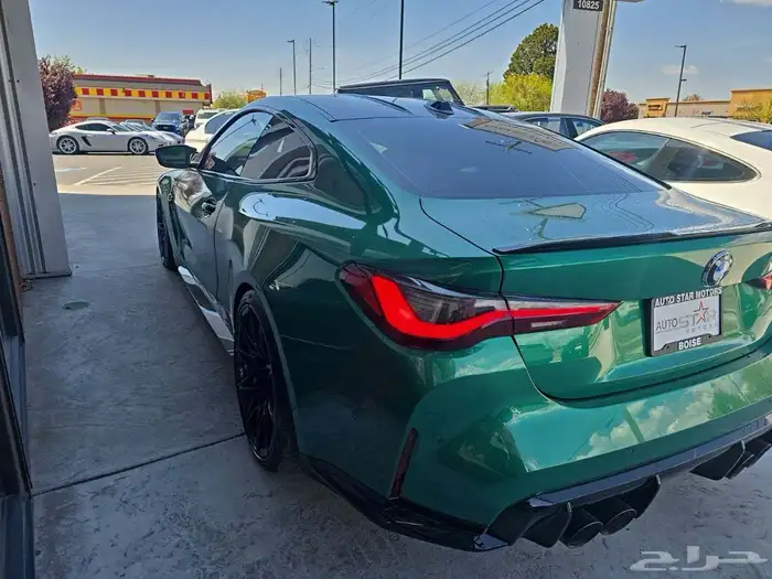 2024 BMW M4 Coupe Competition شبه اصفار اللون الجديد 2