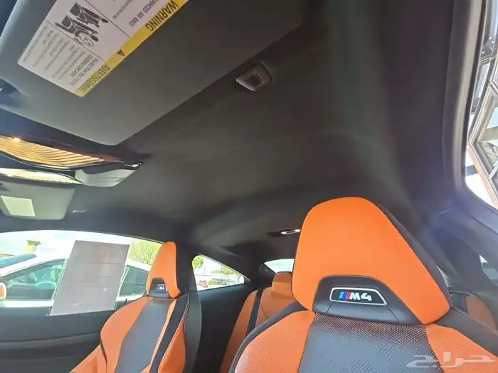 2024 BMW M4 Coupe Competition شبه اصفار اللون الجديد 6