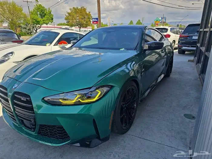 2024 BMW M4 Coupe Competition شبه اصفار اللون الجديد 0