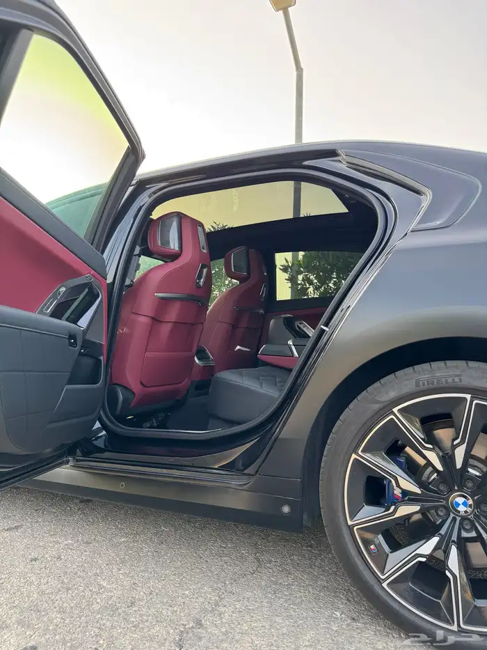 2024 BMW 740i 24