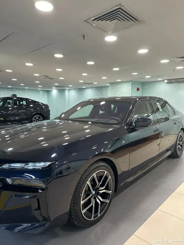 تم البيع BMW 735i 2025 new 6