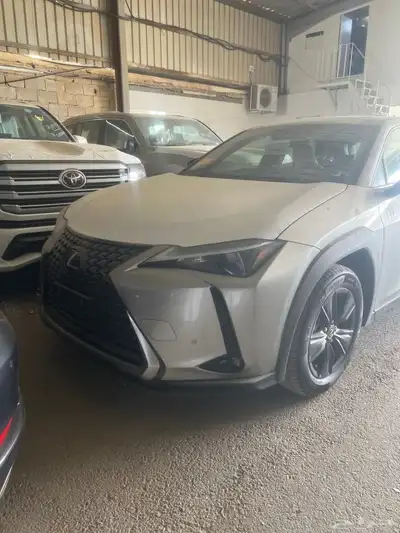 لكزس UX300h موديل 2024 العودة لجميع السيارات 1
