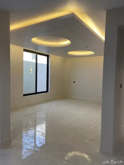 للبيع شقه ارضيه في حي الندى حوش وكراج 9