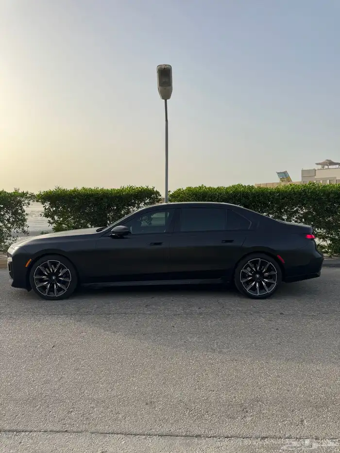 2024 BMW 740i 8