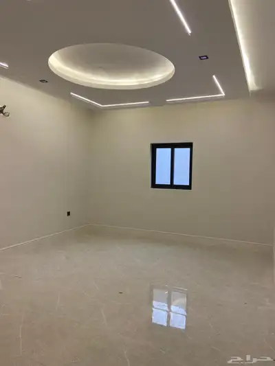 للبيع شقه ارضيه في حي الندى حوش وكراج 17