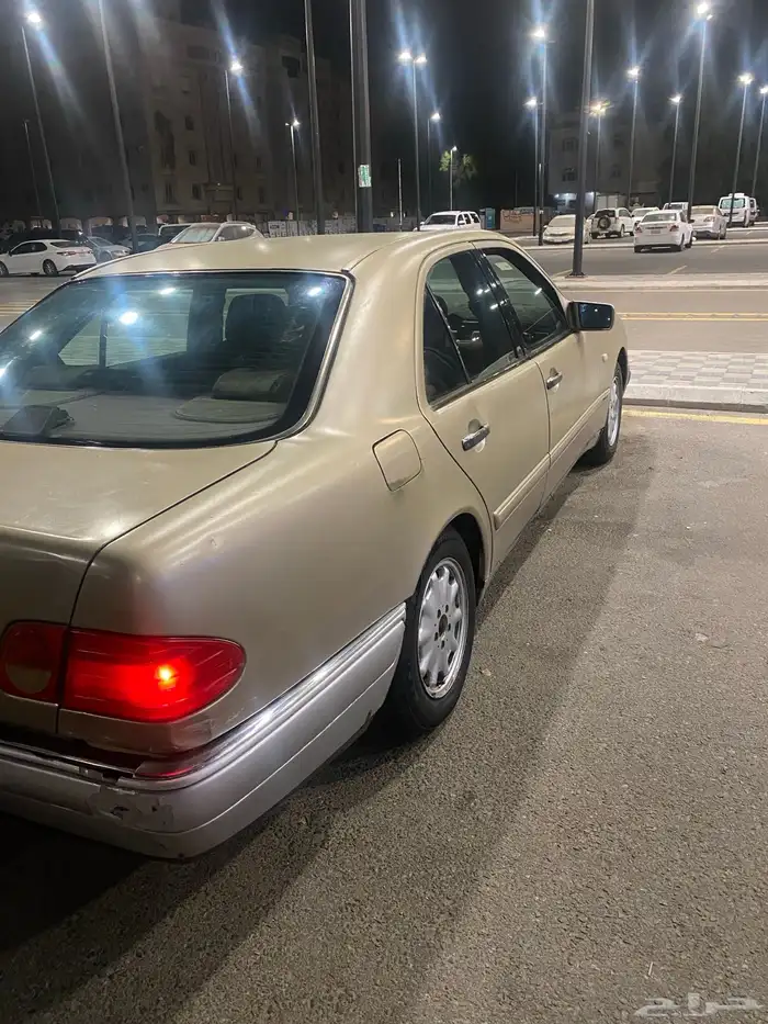 سيارة مرسدس عيون 2