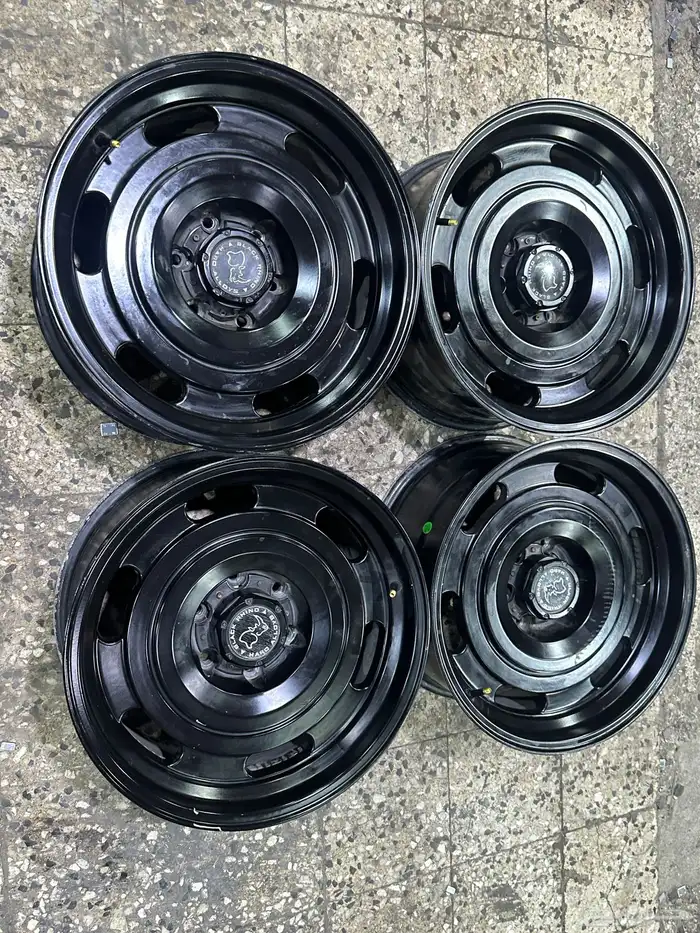 جنوط كي ام سي بلاك رنيو 6 مسمار مقاس 18 بلاتينيوم لاندسيرا 1