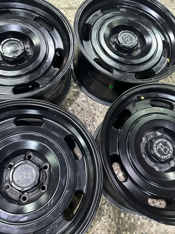 جنوط كي ام سي بلاك رنيو 6 مسمار مقاس 18 بلاتينيوم لاندسيرا 13