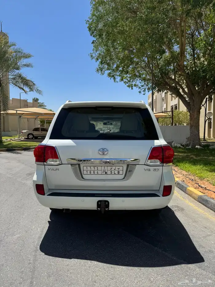 للبيع او البدل لاندكروزر VXR2012 2