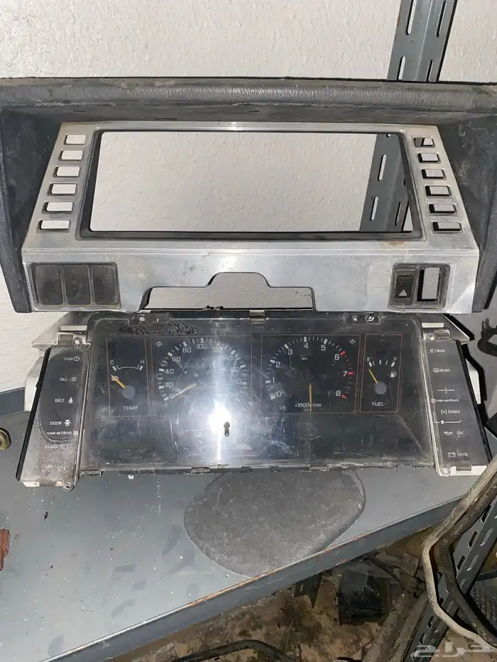 للبيع قطع غيار لوريل نيسان 200L موديل 83 3