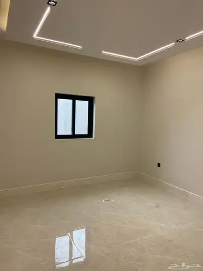 للبيع شقه ارضيه في حي الندى حوش وكراج 14
