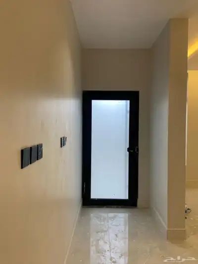 للبيع شقه ارضيه في حي الندى حوش وكراج 10