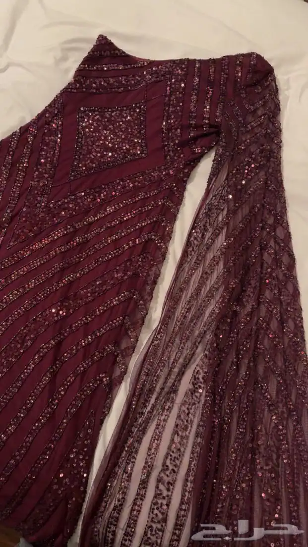 فستان من اوناس 0