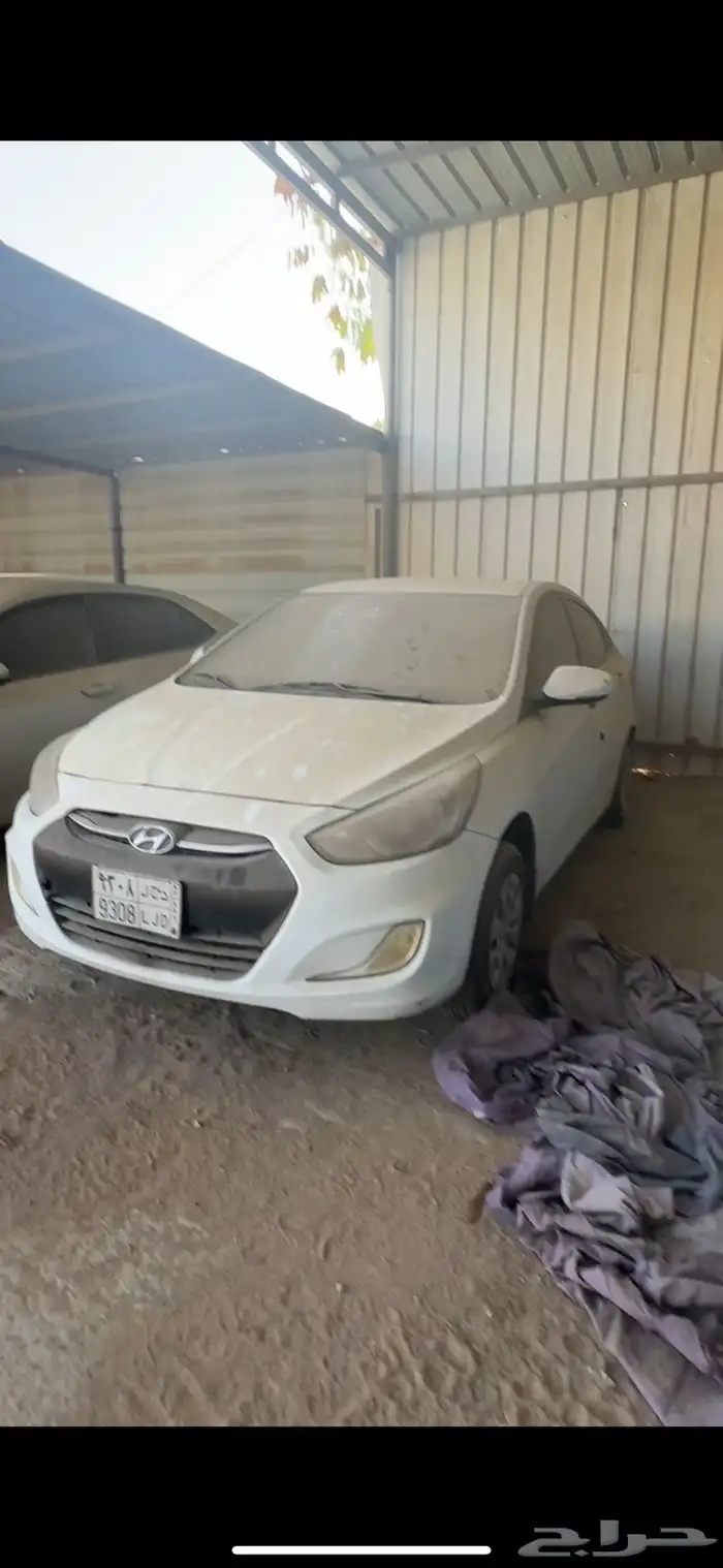 يوجد سيارات انواع مختلفه 4