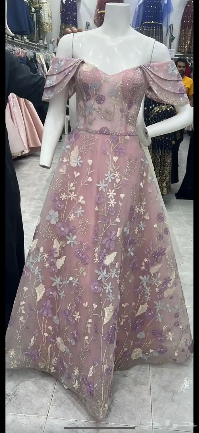 فستان نظيف ملبوس مره وحده بس مقاسه s m 0