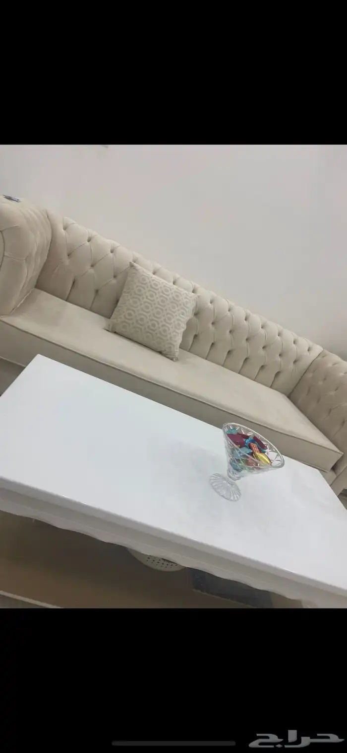 كنبه مع طاوله من ايكيا جديده وطاوله تلفزيون 0