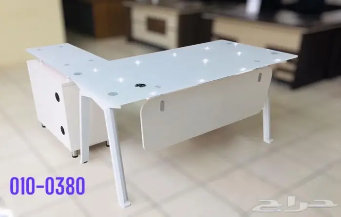 مكاتب لون ابيض مكتب اسود مكاتب زجاج طاولات اجتماع كنب جلد 47
