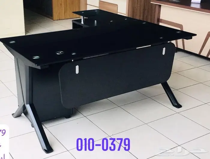 مكاتب لون ابيض مكتب اسود مكاتب زجاج طاولات اجتماع كنب جلد 46