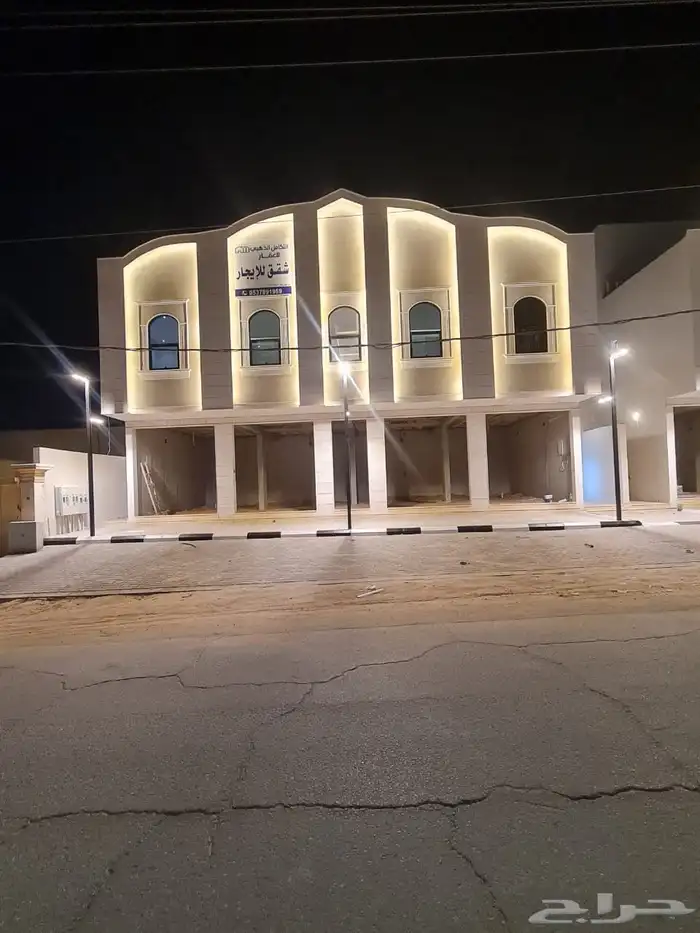 للبيع عمارة 18 و 4 محلات بحي البلدية حفر الباطن 1