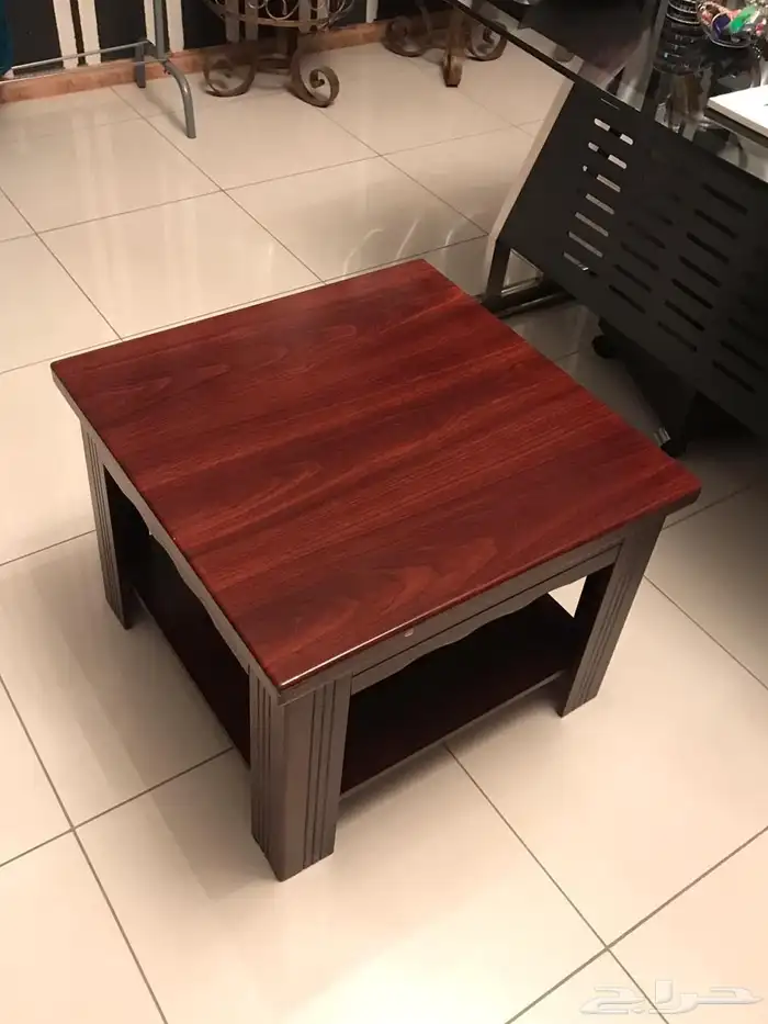 للبيع أثاث واكسسوارات صالون نسائي بحالة ممتازة 9