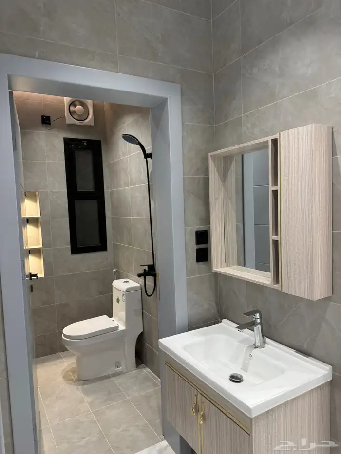 شقة جديدة للايجار حي الصفا 4 غرف ثلاث حمامات 4