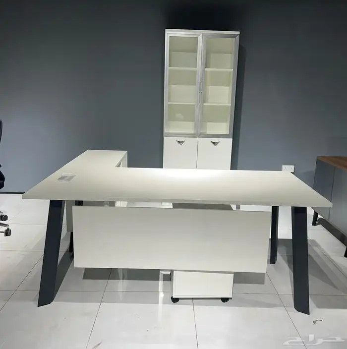 فخم مادرين مكاتب متوفر في كل مقاس متوفرة توصيل و تركيب. 14