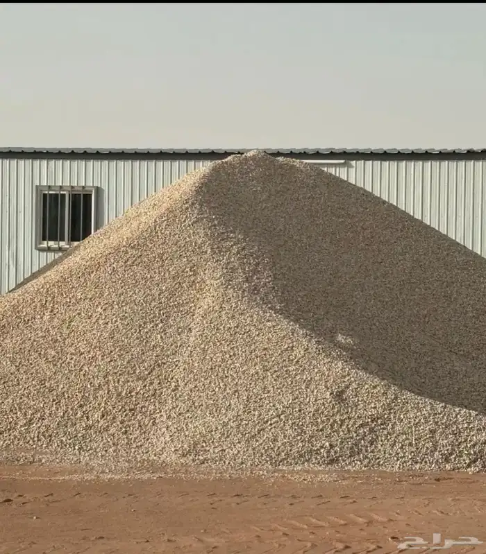 يوجد لدينا رمل سافي و خرسانه كميات كثيره 2