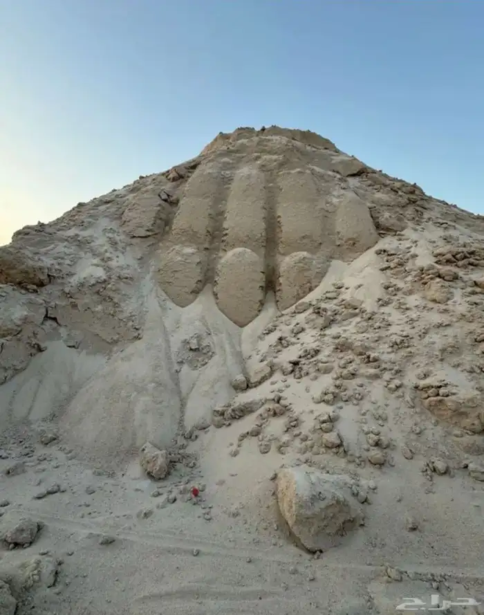 يوجد لدينا رمل سافي و خرسانه كميات كثيره 7