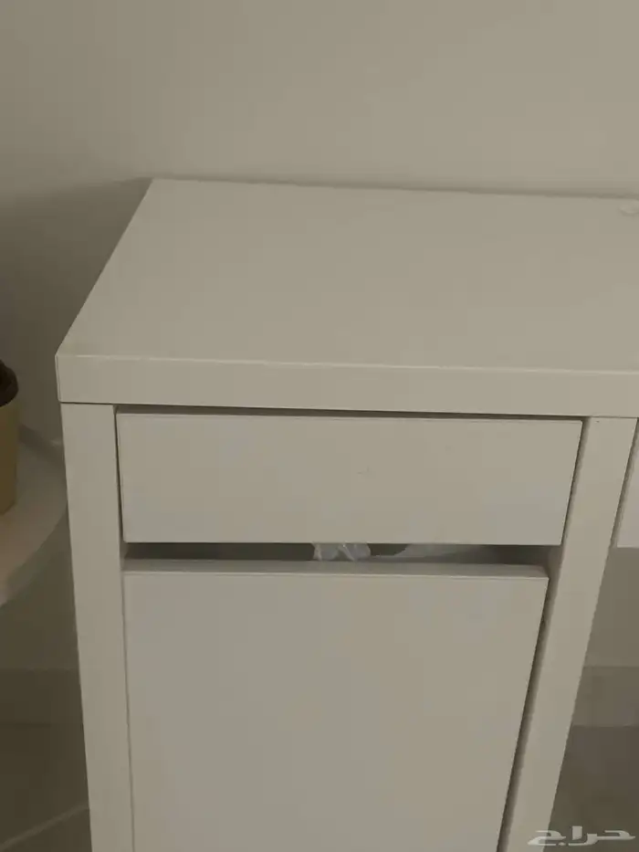 كنب و طاولة مكتب و تسريحة مع مرايا 2
