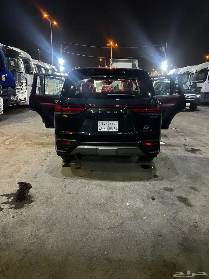 لكزس موديل 2025 BB اسود داخلي احمر 6