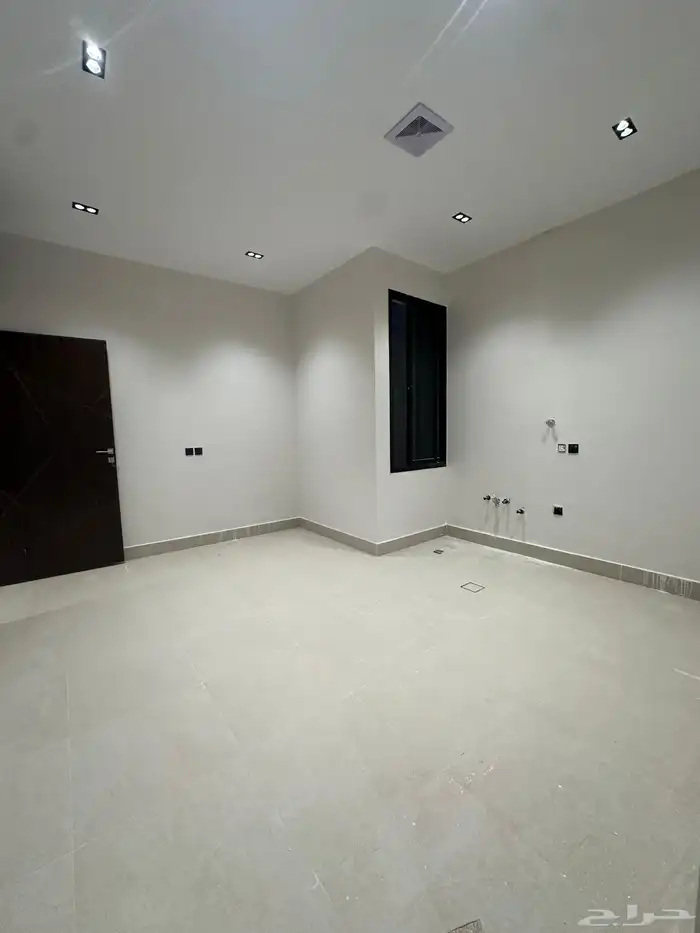 دور أرضي للبيع بالجنادرية 730 الف 5