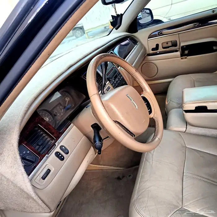 فورد تاون كار 2011 8