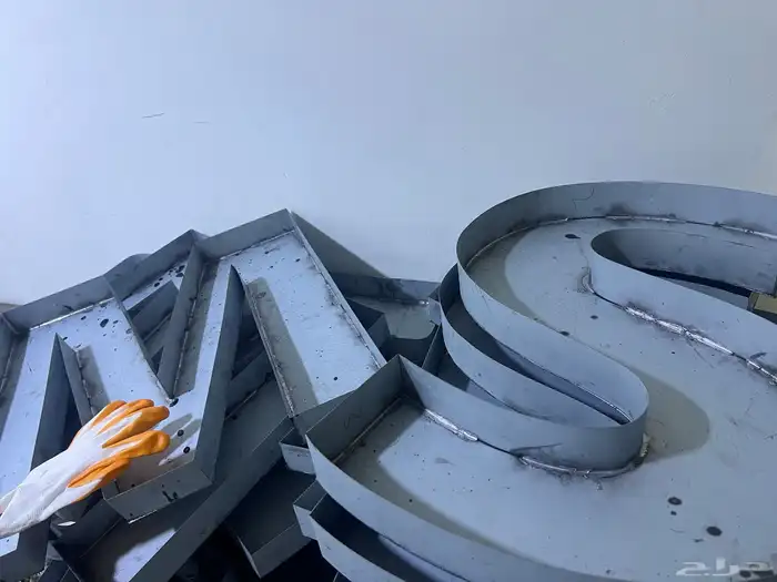 تصنيع وتركيب حروف بارزة 9